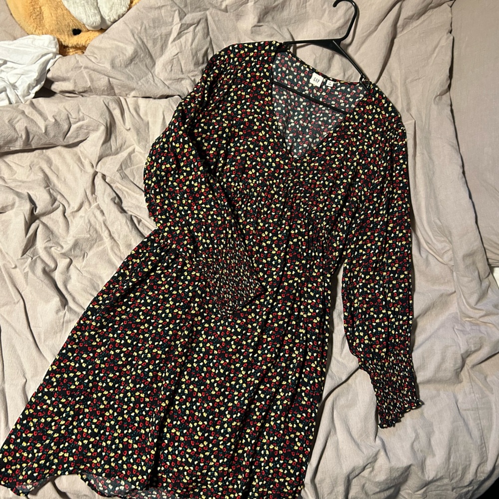 GAP Black Flowy Dress w Long Sleeves and Floral Print